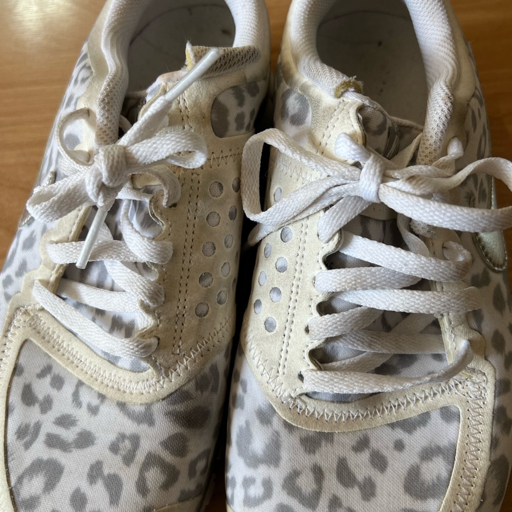 Nike Leopard Print Athletic Sneakers in White & Light Gray - Picture 3 of 8